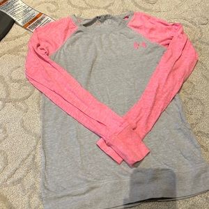 2 under Armour long sleeve tees. One is special edition ( pink) sold as bundle.